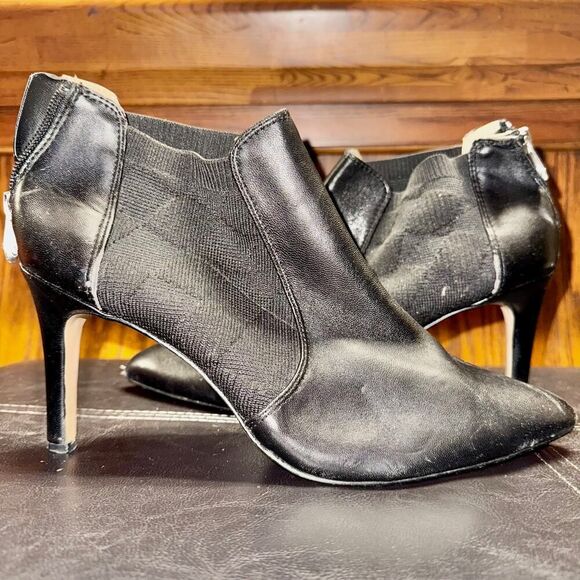 Adrienne Vittadini Women's Tikki Slip On Classic Zip Black Booties - Size 10M - Picture 1 of 9